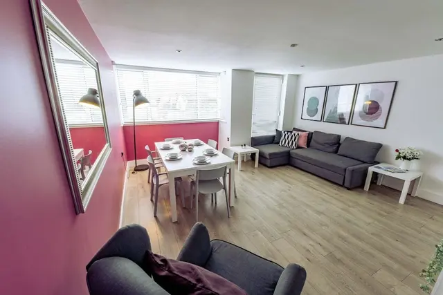 Brighton City Apartment *Parking Available*