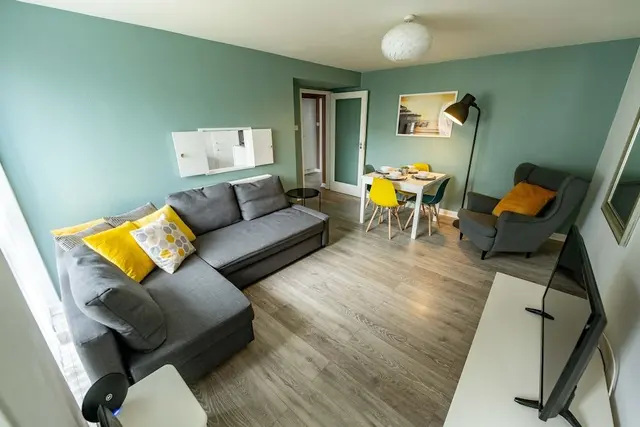 Brighton City Apartment *Parking Available*