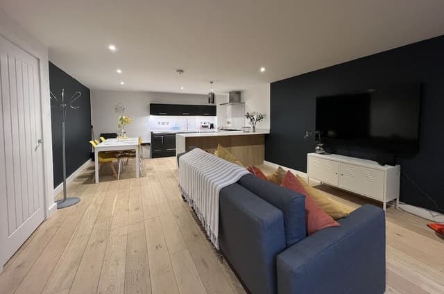 Duplex City Apartment *Parking Available*