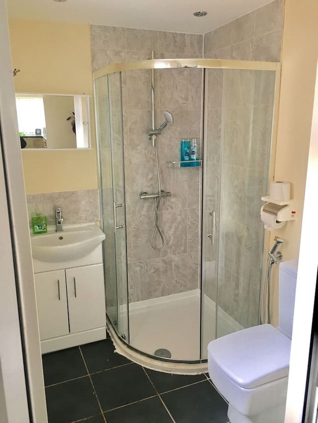 Twin Room (Room)