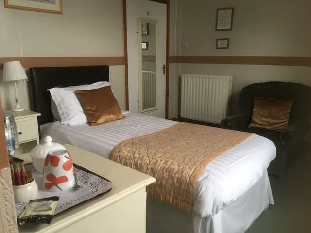 Single Room, Ensuite (Shower)