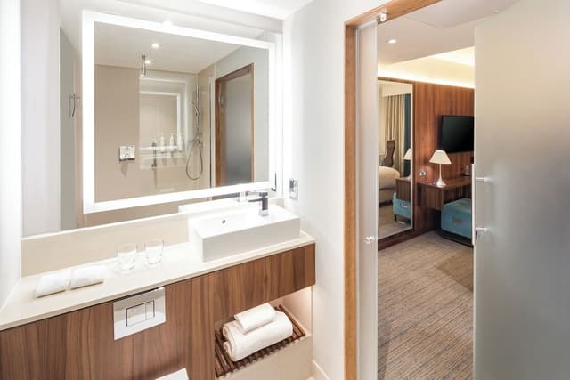 Superior Room, 1 King Bed, Balcony (Balcony)