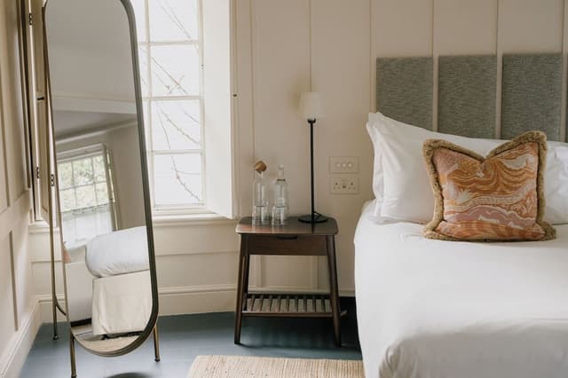 Coach House Large Guest Room