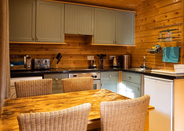 Cabin, 2 Bedrooms (Beech Lodge Log Cabin)