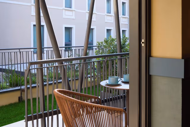 Suite, Garden Area