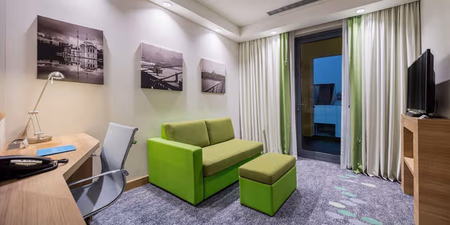 QUEEN ROOM WITH SOFA BED