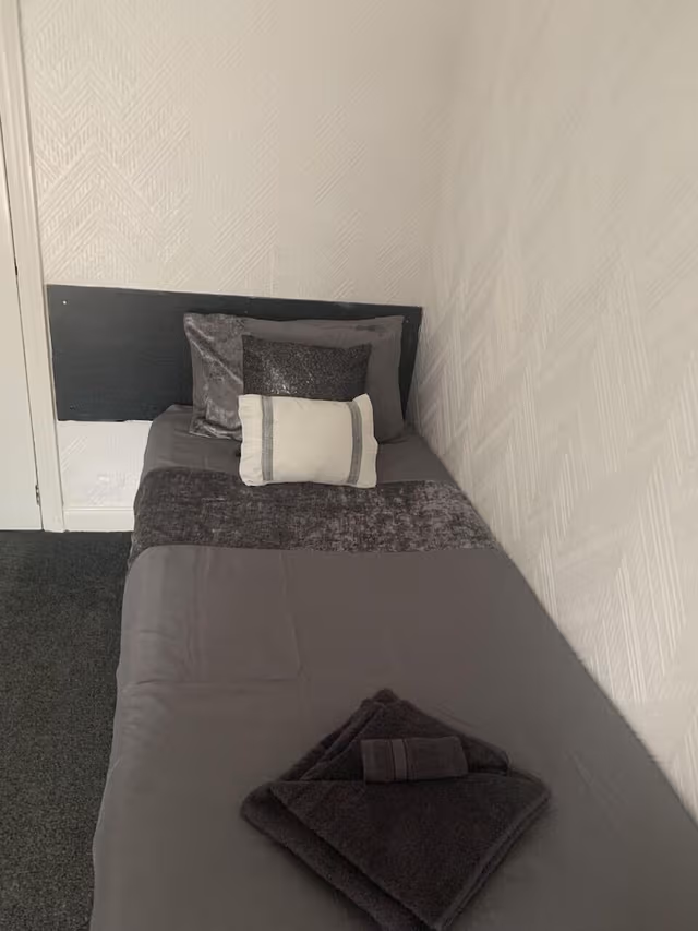 Single Room, Shared Bathroom