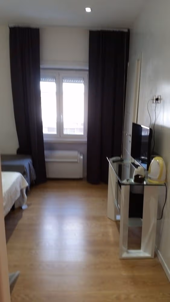 Deluxe Double or Twin Room (with hydromassage shower)