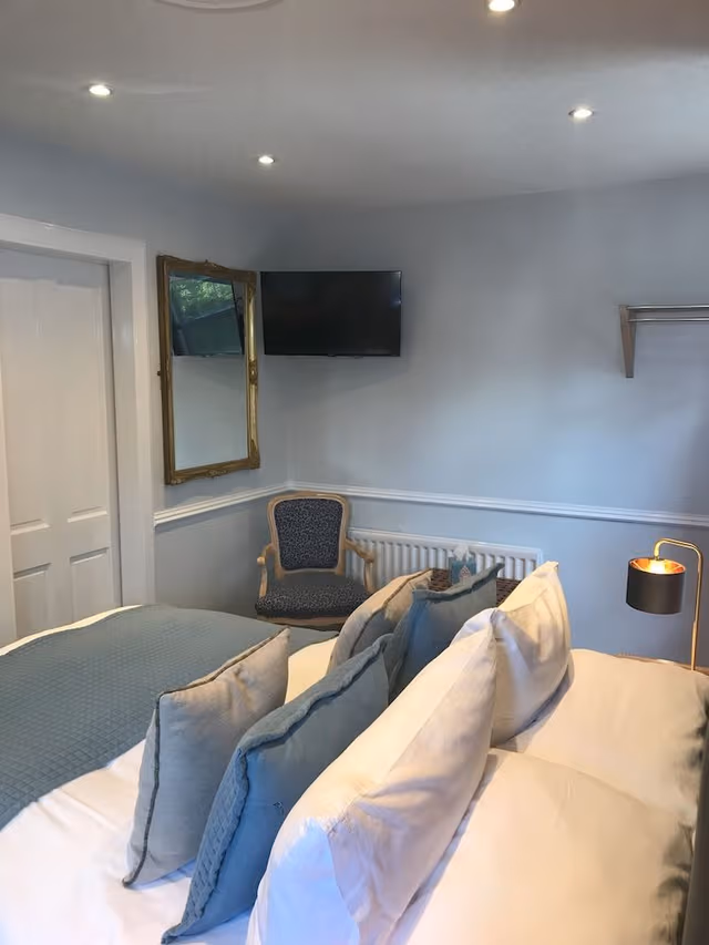 Double Room (Room 2)