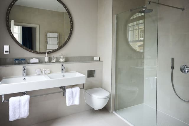 Suite, Corner