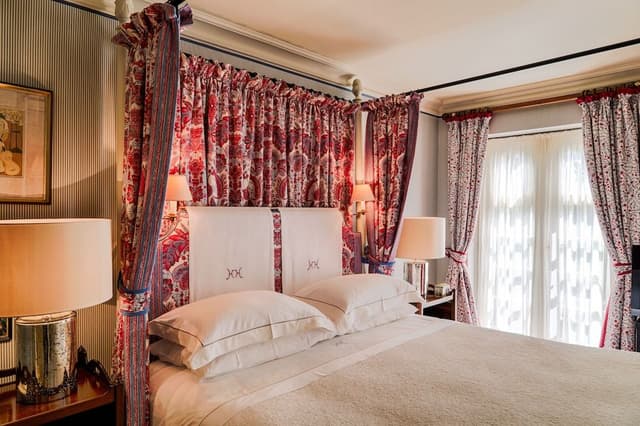 Master Room, Lake View