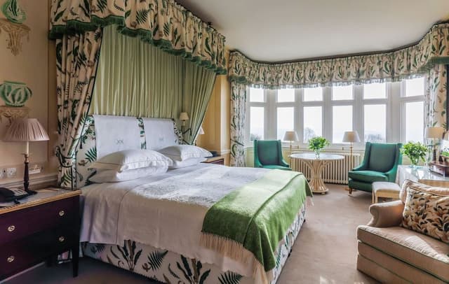 Master Room, Lake View