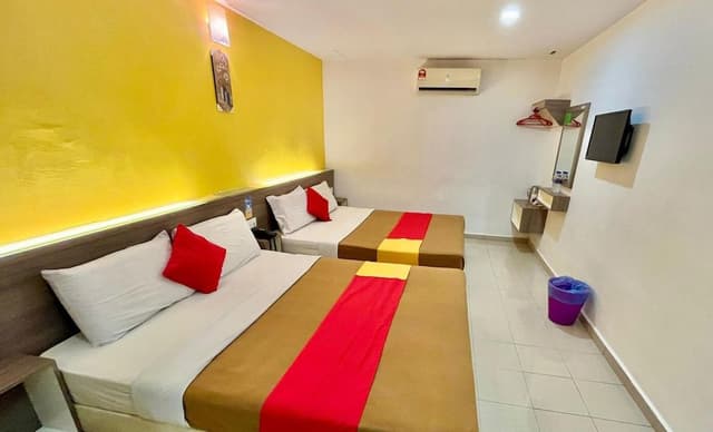 Deluxe Quadruple Room, 2 Queen Beds