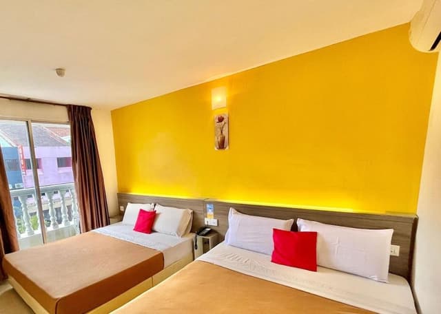 Deluxe Quadruple Room, 2 Queen Beds