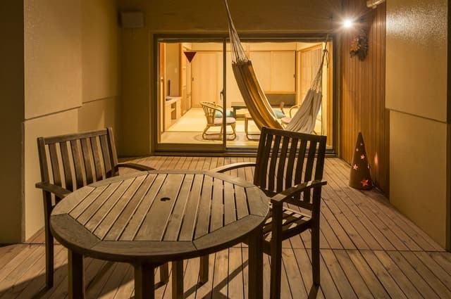 Premium compact corner room