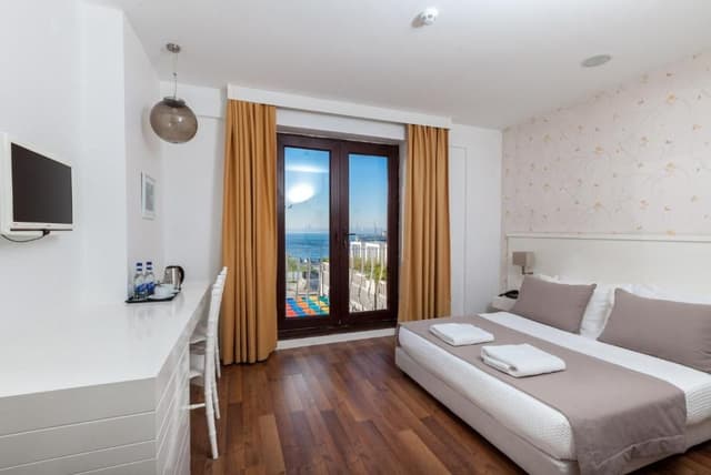 Queen Suite with Sea View