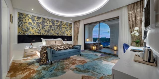 Deluxe King Suite