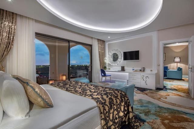 Deluxe King Suite