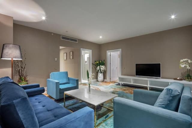 Deluxe King Suite