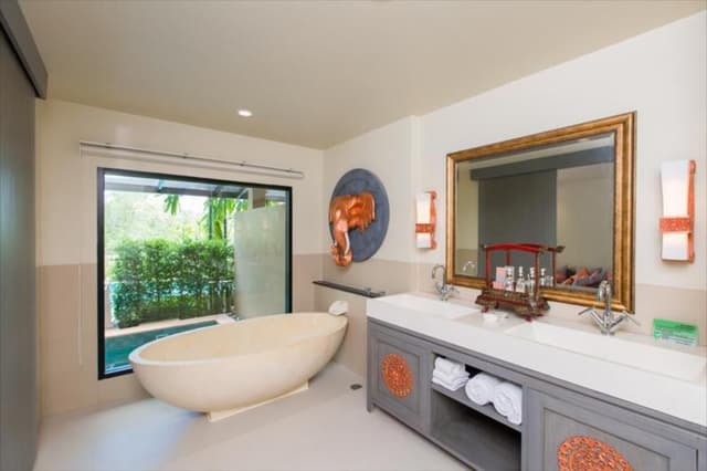 Deluxe Pool Access