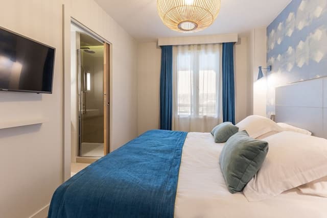 Apartment 6 people - 2 bedrooms - Terrace - Port view - Harbor buildings