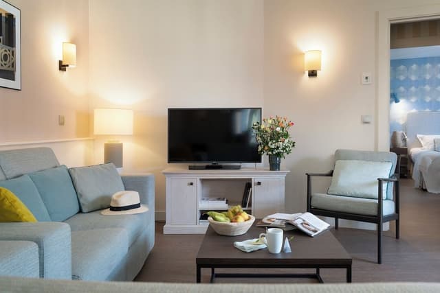apartment 8 people - 3 bedrooms - Terrace or balcony - Harbor buildings