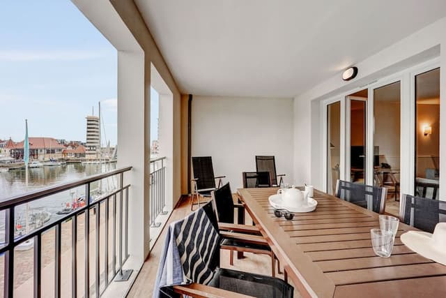 Apartment 8 people - 3 bedrooms - Terrace - Port view - Harbor buildings