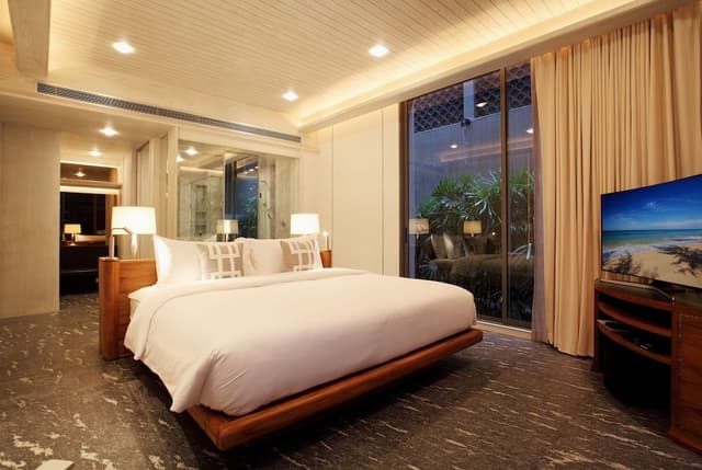 5BR Beachfront Pool Villa