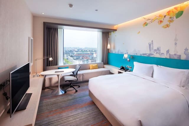 KING GUEST ROOM HIGH FLOOR