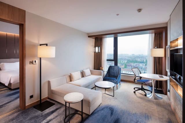KING DELUXE SUITE
