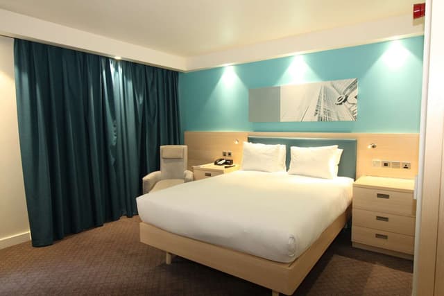 QUEEN ACCESSIBLE ROOM