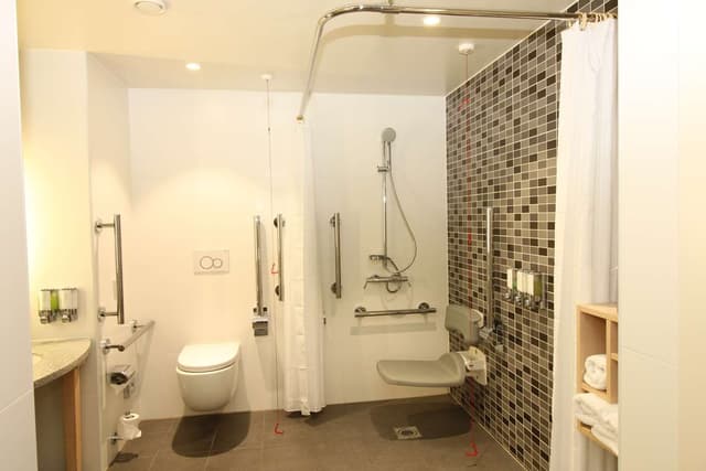 TWIN ACCESSIBLE ROOM