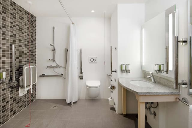 TWIN ACCESSIBLE ROOM