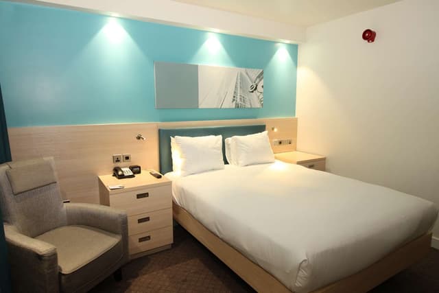 QUEEN ACCESSIBLE ROOM