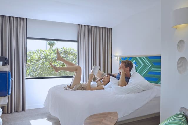 Room, 1 King Bed (COSI)
