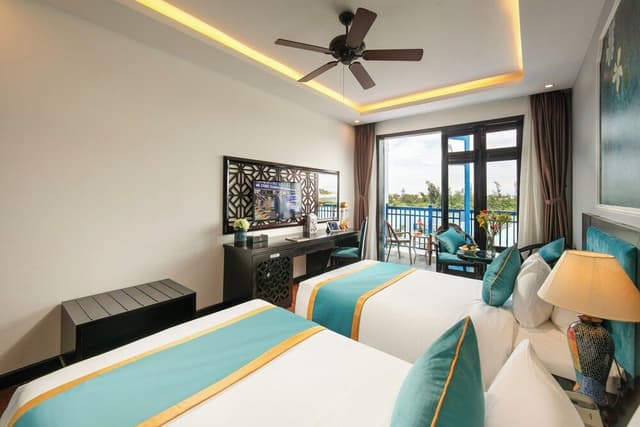 Silk Suite Double or Twin Room Grand River View & Balcony