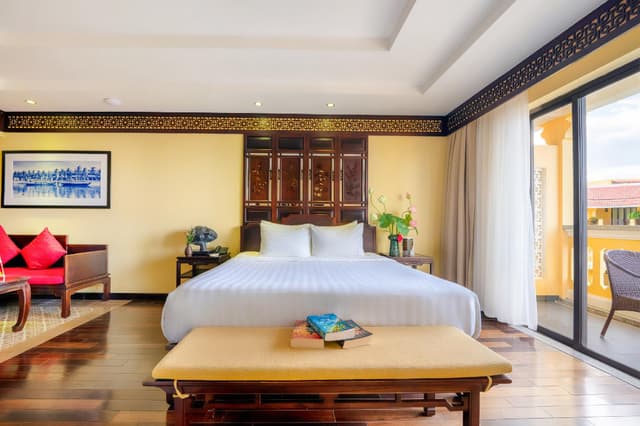 Signature Balcony Suite