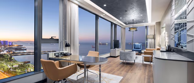 GRAND DELUXE SUITE WITH SEA VIEW