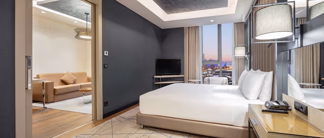 ONE BEDROOM SUITE WITH SEA VIEW