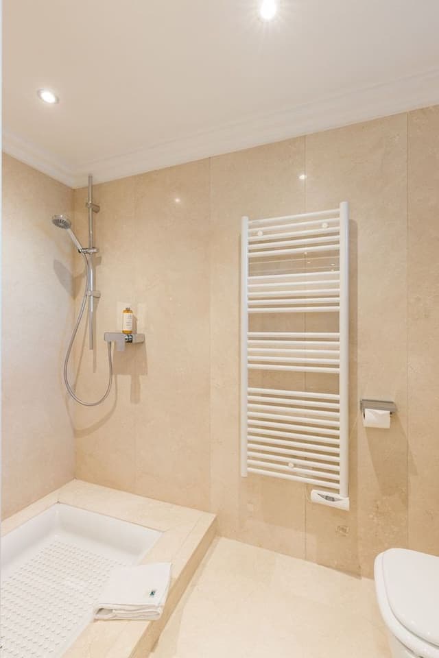 Suite, Sea View