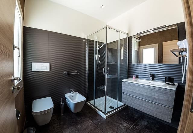 Comfort Room, 1 Double Bed, Ensuite