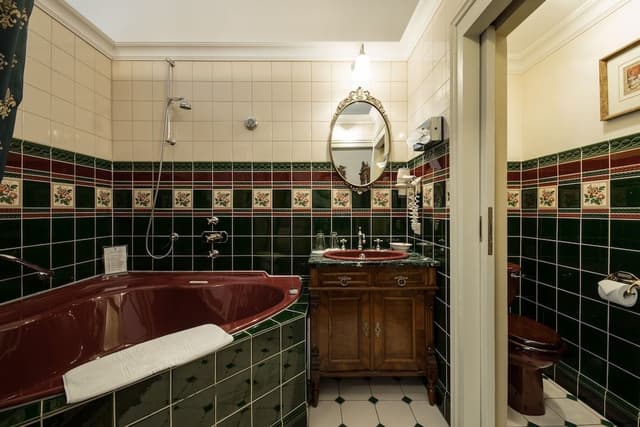 Junior Suite, Jetted Tub