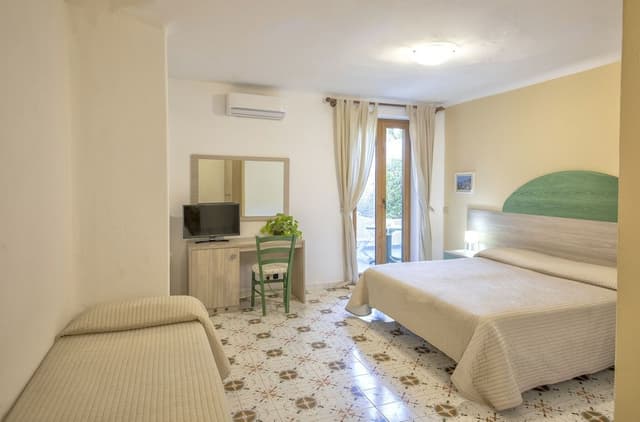 Classic Double or Twin Room, Garden View