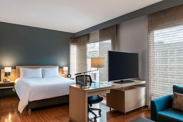 1 QUEEN BED JUNIOR SUITE