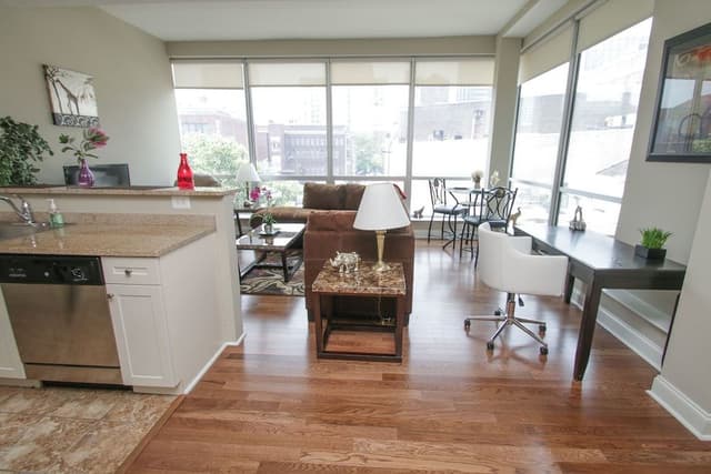Luxury Apartment, 1 Queen Bed, Pool Access