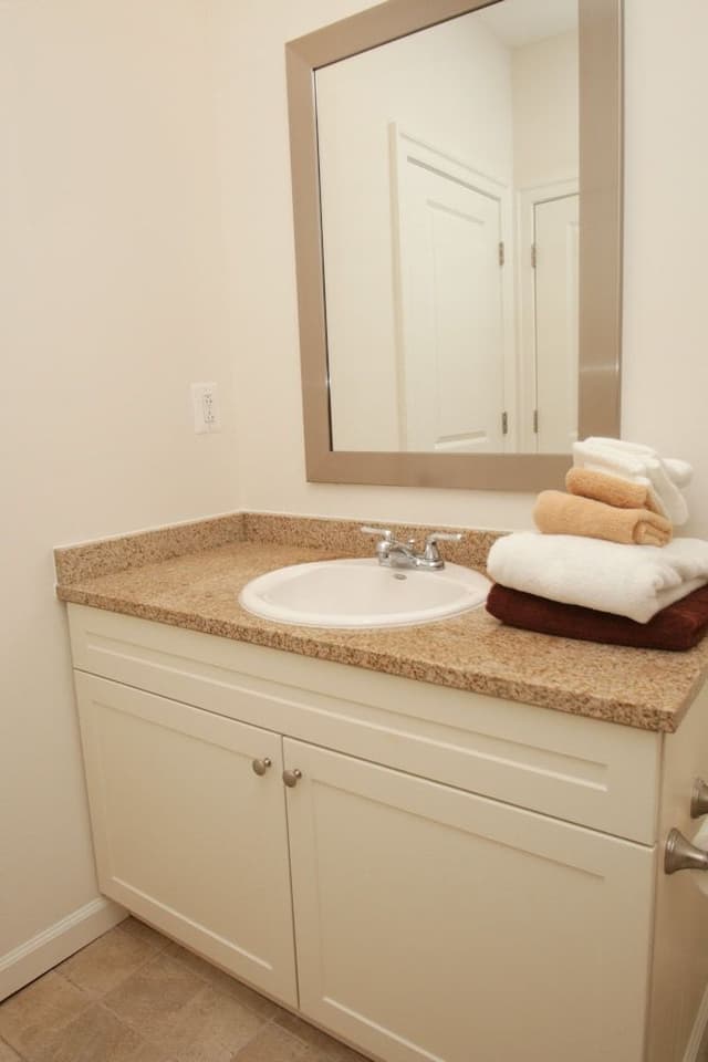 Luxury Apartment, 1 Queen Bed, Pool Access