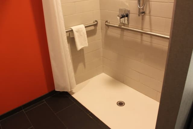 Room, 2 Queen Beds (Mobility/Hearing Access, Roll-In Shwr)