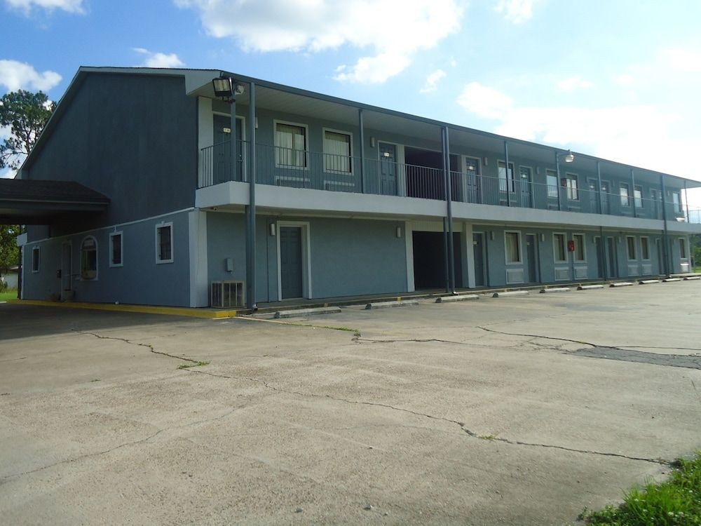 Economy Inn1