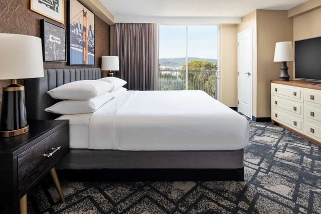 2 ROOM SUITE-1 KING BED-NONSMOKING