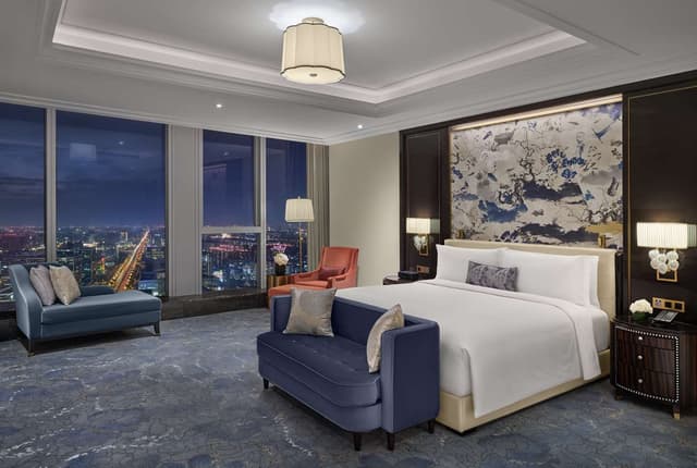 TWO BEDROOM ROYAL SUITE WITH TWIN TOWER VIEW